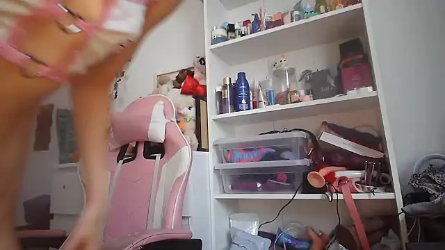 Snapshot of vVicicaaa chatting on September 21, 2025, 9:47 am vVicicaaa online show from September 21, 2025, 9:47 am