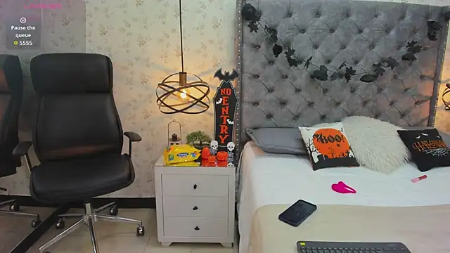 Snapshot of Aprilwatson chatting on October 20, 2025, 7:14 pm Aprilwatson online show from October 20, 2025, 7:14 pm