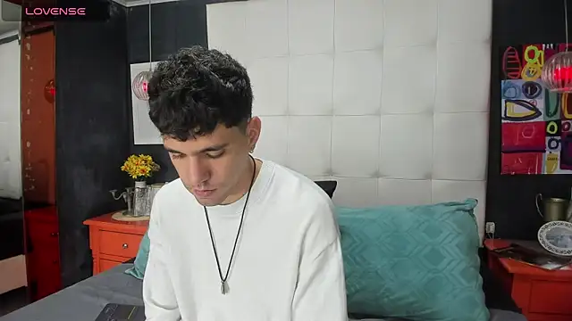 Snapshot of Matteo12_ chatting on October 4, 2025, 4:14 am Matteo12 online show from October 4, 2025, 4:14 am