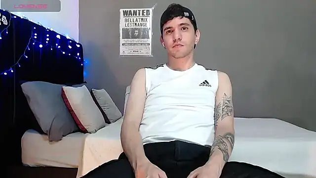 Matteo12  online show from December 18, 2025, 5:23 am