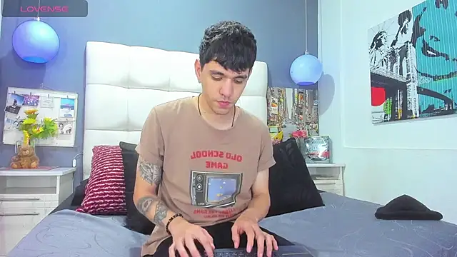 Snapshot of Matteo12_ chatting on October 27, 2025, 3:07 am Matteo12 online show from October 27, 2025, 3:07 am