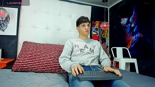 Snapshot of Matteo12_ chatting on September 13, 2025, 4:01 am Matteo12 online show from September 13, 2025, 4:01 am