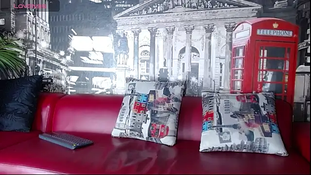 Snapshot of Matteo12_ chatting on October 11, 2025, 4:24 am Matteo12 online show from October 11, 2025, 4:24 am