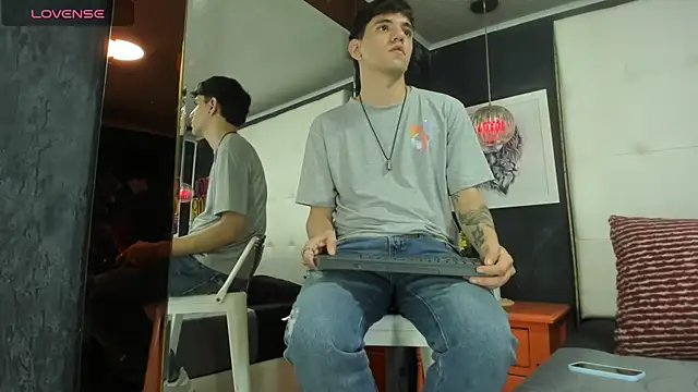 Snapshot of Matteo12_ chatting on September 24, 2025, 3:57 am Matteo12 online show from September 24, 2025, 3:57 am