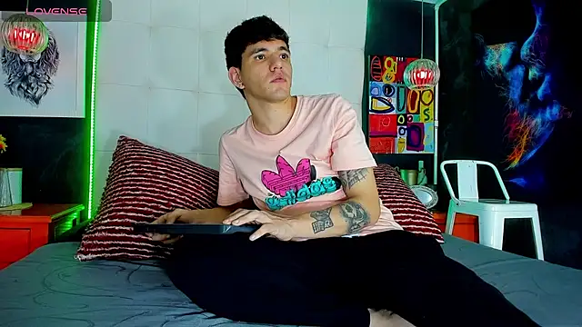 Snapshot of Matteo12_ chatting on September 26, 2025, 4:19 am Matteo12 online show from September 26, 2025, 4:19 am