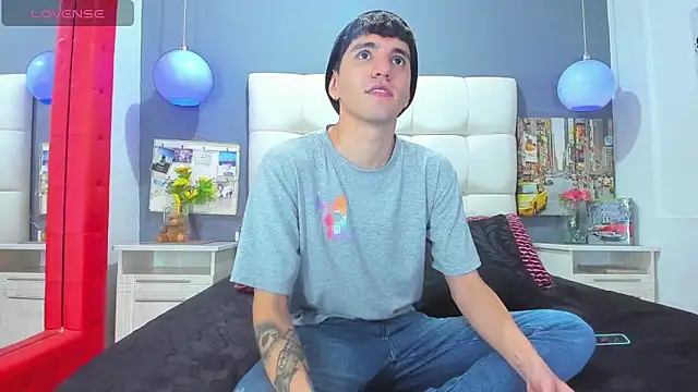 Snapshot of Matteo12_ chatting on October 28, 2025, 2:56 am Matteo12 online show from October 28, 2025, 2:56 am