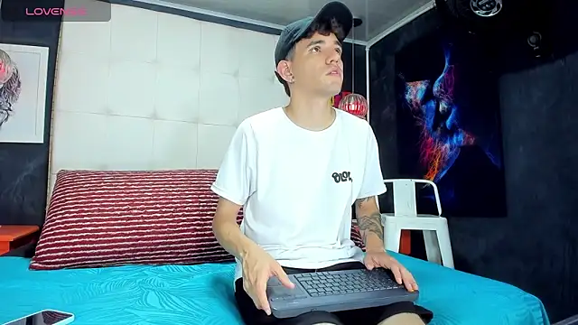 Snapshot of Matteo12_ chatting on September 12, 2025, 4:12 am Matteo12 online show from September 12, 2025, 4:12 am