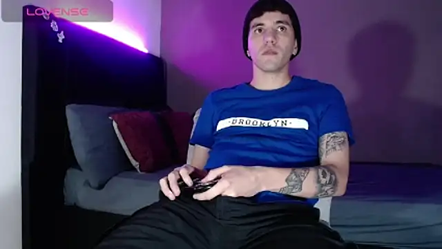 Matteo12  online show from February 18, 2026, 2:09 am