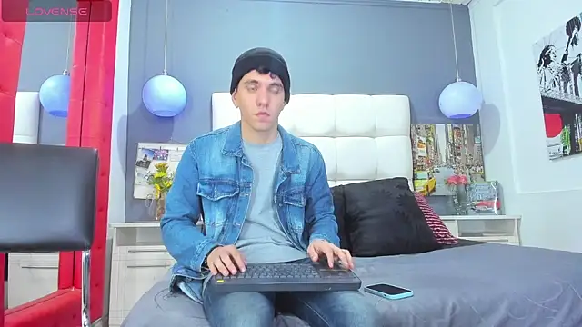 Snapshot of Matteo12_ chatting on October 25, 2025, 3:38 am Matteo12 online show from October 25, 2025, 3:38 am