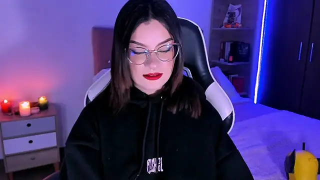 OphelianaRose33 online show from October 25, 2025, 11:16 pm