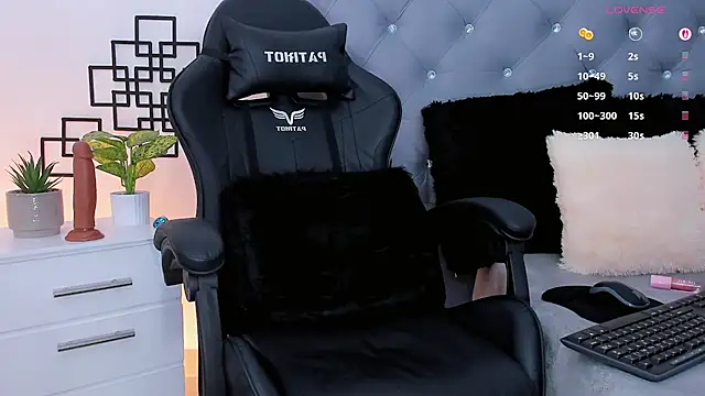 jazlyn G online show from April 23, 2026, 4:52 am