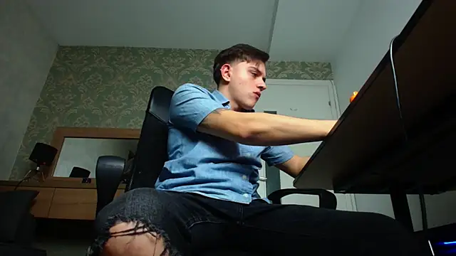 Snapshot of FelixStarkk chatting on October 17, 2025, 4:05 am FelixStarkk online show from October 17, 2025, 4:05 am