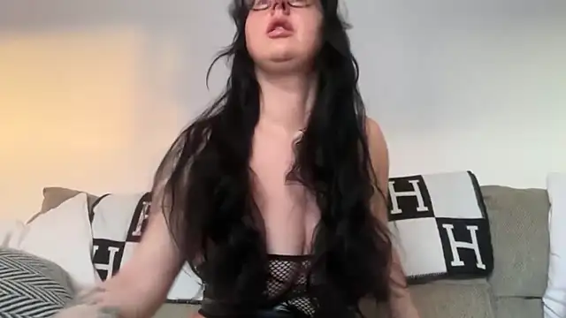 That English Rose  online show from October 27, 2025, 7:09 am