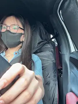 Snapshot of Linh_2004 chatting on September 30, 2025, 5:02 am Linh 2004 online show from September 30, 2025, 5:02 am