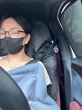 Snapshot of Linh_2004 chatting on October 6, 2025, 5:52 am Linh 2004 online show from October 6, 2025, 5:52 am