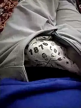 zorhotty online show from February 13, 2026, 12:05 pm