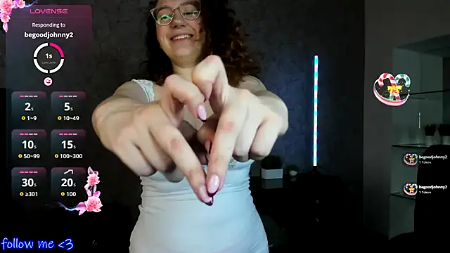 Snapshot of ellie_coy_ chatting on October 19, 2025, 8:17 am ellie coy  online show from October 19, 2025, 8:17 am