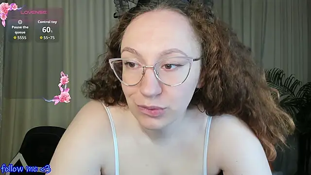 Snapshot of ellie_coy_ chatting on October 21, 2025, 7:30 am ellie coy  online show from October 21, 2025, 7:30 am