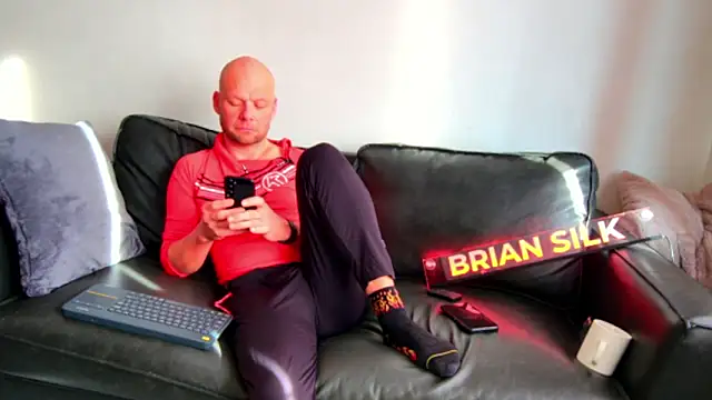 BRIANSILK77 online show from January 11, 2026, 12:23 pm