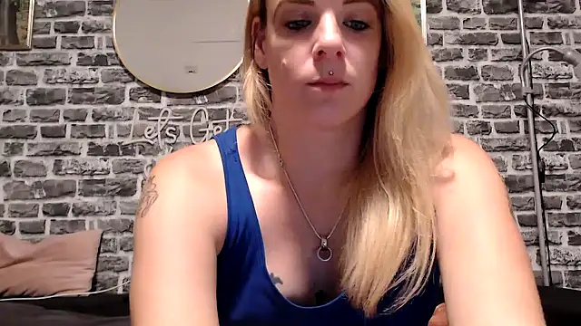 Snapshot of SexyMilf_37 chatting on July 1, 2026, 8:20 pm SexyMilf 37 online show from July 1, 2026, 8:20 pm