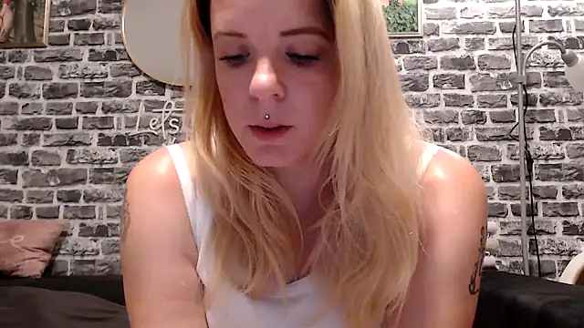 Snapshot of SexyMilf_37 chatting on June 9, 2026, 8:32 pm SexyMilf 37 online show from June 9, 2026, 8:32 pm