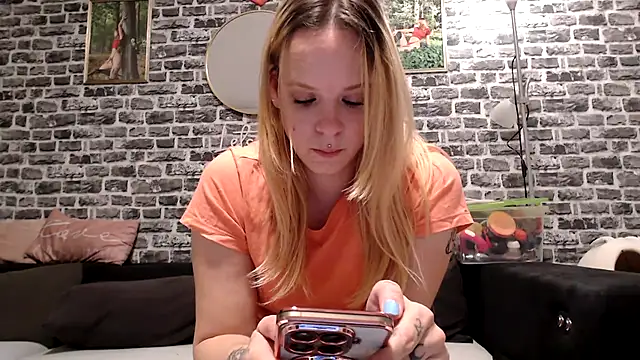 SexyMilf 37 online show from April 17, 2026, 8:55 pm