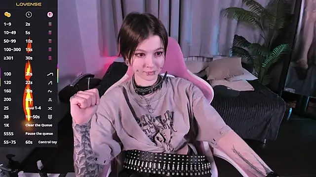 MiraVelle online show from October 9, 2025, 9:26 pm