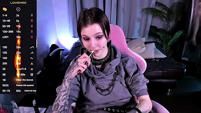 MiraVelle online show from October 3, 2025, 9:16 pm