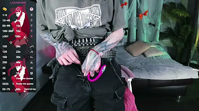 MiraVelle online show from November 2, 2025, 9:20 pm