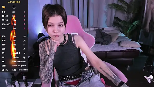 MiraVelle online show from October 5, 2025, 9:16 pm