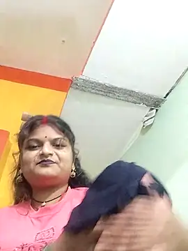 Hot mirchjii online show from October 28, 2025, 3:33 pm