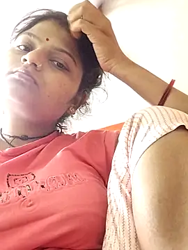 Hot mirchjii online show from October 16, 2025, 1:25 am