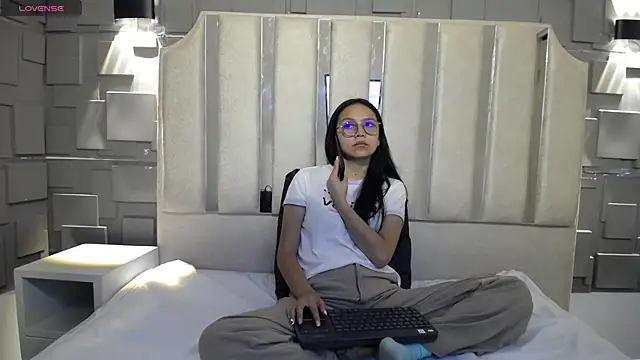 katalina07 1 online show from April 17, 2026, 3:04 pm