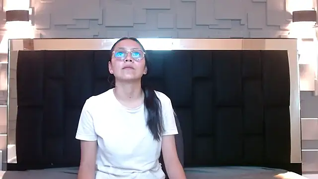 katalina07 1 online show from October 6, 2025, 4:08 pm