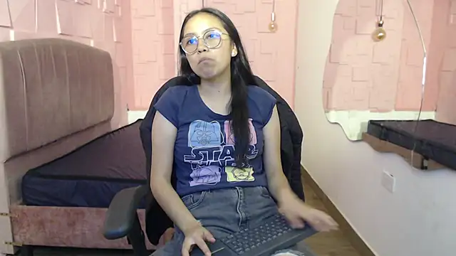 katalina07 1 online show from September 30, 2025, 4:02 pm