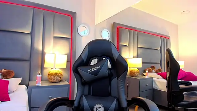 Snapshot of GabyMoreau chatting on October 9, 2025, 7:14 pm GabyMoreau online show from October 9, 2025, 7:14 pm