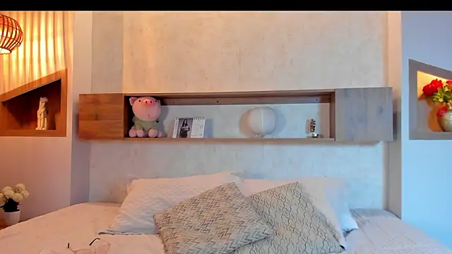 Emilly Beaumont online show from March 12, 2026, 1:26 pm