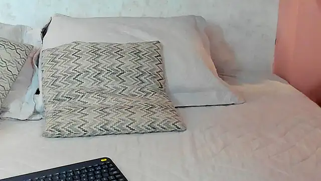 Snapshot of Emilly_Beaumont chatting on September 27, 2025, 12:22 pm Emilly Beaumont online show from September 27, 2025, 12:22 pm