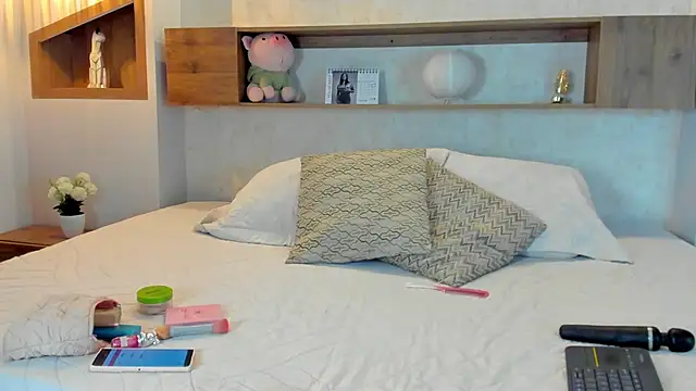 Emilly Beaumont online show from April 5, 2026, 1:29 pm