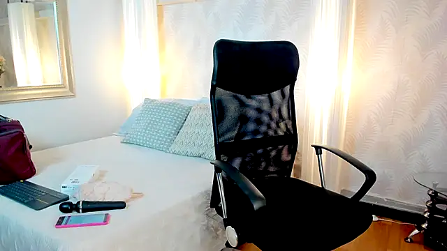 Snapshot of Emilly_Beaumont chatting on October 11, 2025, 11:00 am Emilly Beaumont online show from October 11, 2025, 11:00 am