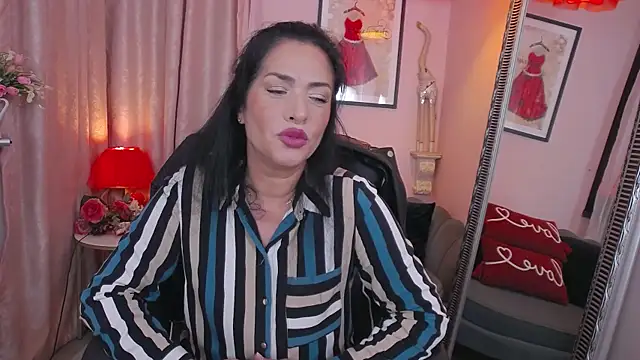 Snapshot of MyLovOne chatting on October 12, 2025, 10:16 am MyLovOne online show from October 12, 2025, 10:16 am