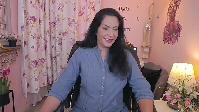 Snapshot of MyLovOne chatting on October 20, 2025, 9:32 am MyLovOne online show from October 20, 2025, 9:32 am