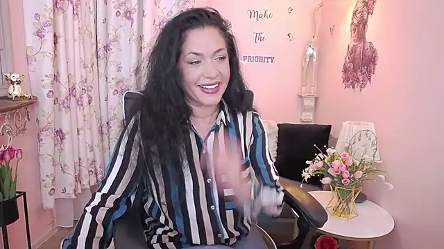Snapshot of MyLovOne chatting on June 1, 2026, 10:59 am MyLovOne online show from June 1, 2026, 10:59 am