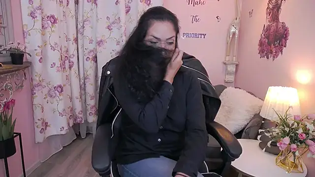 Snapshot of MyLovOne chatting on October 31, 2025, 11:29 am MyLovOne online show from October 31, 2025, 11:29 am