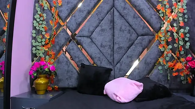 Snapshot of Emy_Latin chatting on October 31, 2025, 5:09 pm Emy Latin online show from October 31, 2025, 5:09 pm