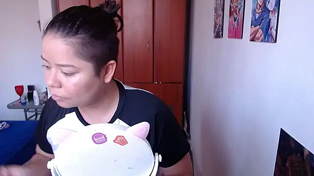 Snapshot of saenz_eymi chatting on October 25, 2025, 4:40 pm saenz eymi online show from October 25, 2025, 4:40 pm