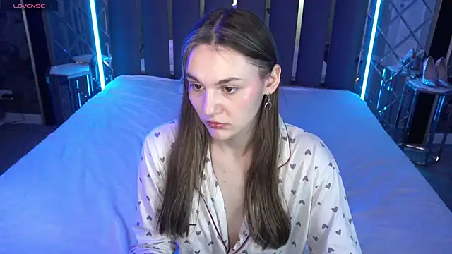 DiamondGoldie online show from November 26, 2025, 1:44 pm