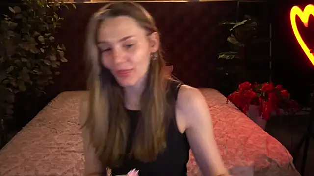 Snapshot of DiamondGoldie chatting on June 8, 2026, 7:03 pm DiamondGoldie online show from June 8, 2026, 7:03 pm