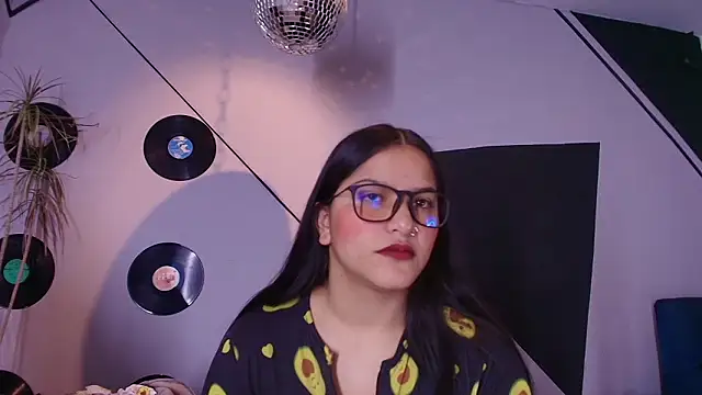 Snapshot of Lilith_and_Khloe chatting on March 3, 2026, 11:17 am Lilith and Khloe online show from March 3, 2026, 11:17 am