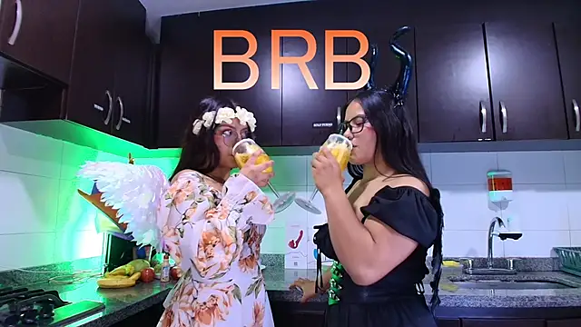 Lilith and Khloe online show from November 7, 2025, 11:26 am